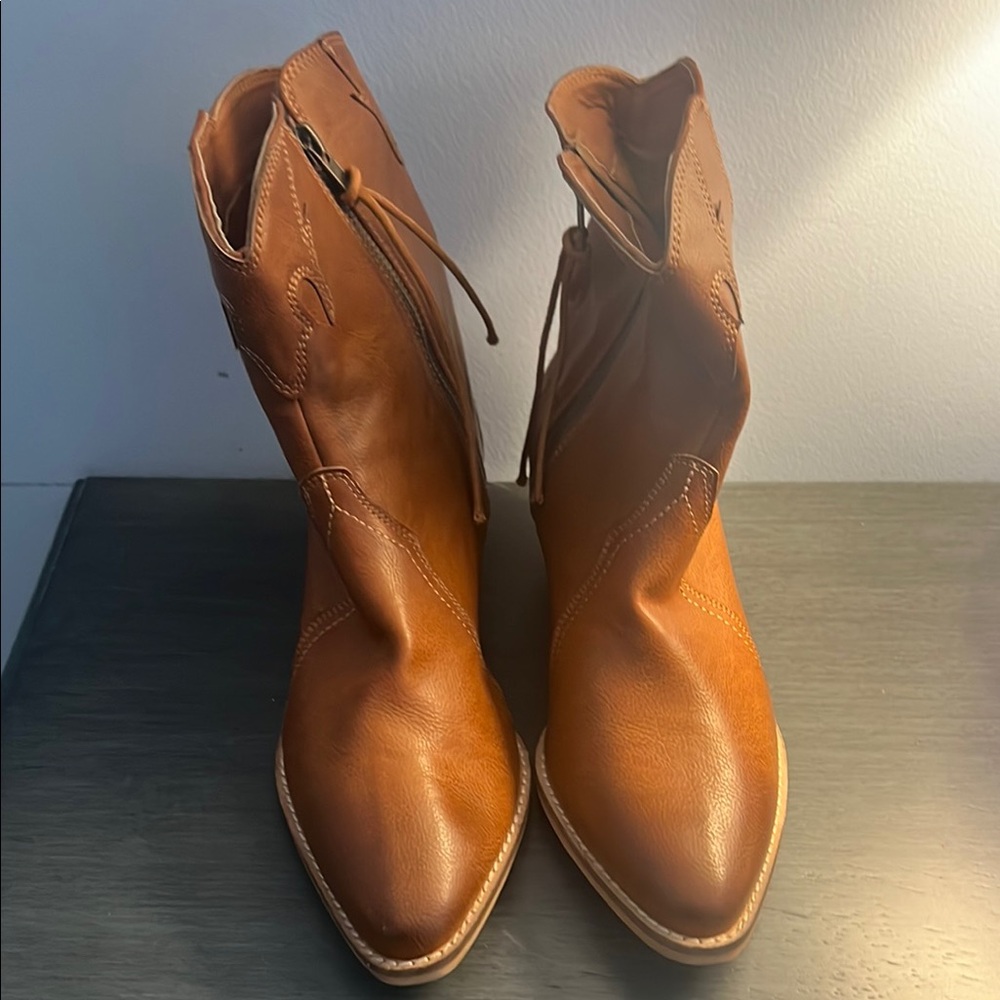 Women's Tan Leather Boots
